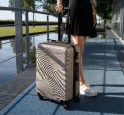 Enrico Benetti Louisville 39040 Driedelige Kofferset Hardcase ABS - Champagne -Reizen Verkoopwinkel 1200x1124 1