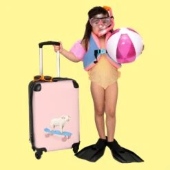 NoBoringSuitcases.com® Kinderkoffer - Trolley Kinderen - Varken - Roze - Skateboard - Kinderen - Meisje - Koffer Dieren - Past Binnen 55x40x20 Cm En 55x35x25 Cm - Reiskoffer Met Wielen -Reizen Verkoopwinkel 1200x1200 296