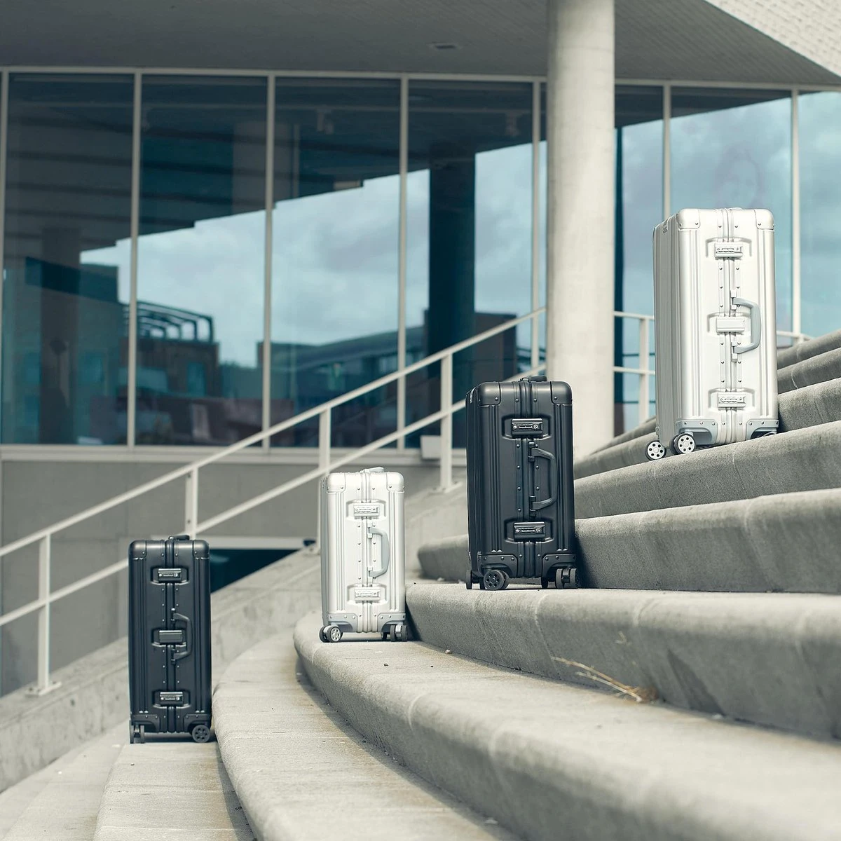 Aluminium Handbagage Koffer Mozzel Darrow - Reiskoffer Met Wielen - 51cm - Harde Koffer - Zilver 11 Aluminium Handbagage Koffer Mozzel Darrow - Reiskoffer Met Wielen - 51cm - Harde Koffer - Zilver - Afbeelding 11