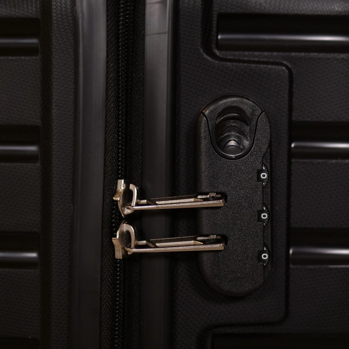 ©TROLLEYZ - Berlin No.11 - Trolley - 55cm Met Cijferslot - Dubbele Wielen - 360° Spinners - 100% Polypropyleen- Reiskoffer In Night Black 6 ©TROLLEYZ - Berlin No.11 - Trolley - 55cm Met Cijferslot - Dubbele Wielen - 360° Spinners - 100% Polypropyleen- Reiskoffer In Night Black - Afbeelding 6