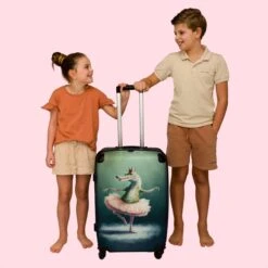 NoBoringSuitcases.com® Koffer Groot - Krokodil - Kroon - Goud - Ballet - Portret - Trolley Koffer Met TSA-slot - Met Wielen - 90 Liter - Reiskoffer - 66 Cm -Reizen Verkoopwinkel 1200x1200 567