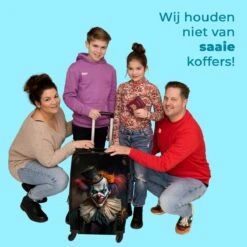 NoBoringSuitcases.com® Koffer Groot - Clown - Hoed - Kraag - Portret - Killer Clown - Trolley Koffer Met TSA-slot - Met Wielen - 90 Liter - Reiskoffer - 66 Cm -Reizen Verkoopwinkel 1200x1200 604