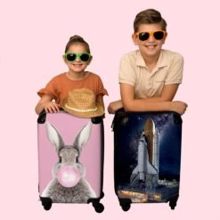 NoBoringSuitcases.com® Koffer - Ruimte - Spaceshuttle - Raket - Jongens - Past Binnen 55x40x20 Cm En 55x35x25 Cm - Handbagage - Trolley - Fotokoffer - Cabin Size - Print 16 NoBoringSuitcases.com® Koffer - Ruimte - Spaceshuttle - Raket - Jongens - Past Binnen 55x40x20 Cm En 55x35x25 Cm - Handbagage - Trolley - Fotokoffer - Cabin Size - Print -Reizen Verkoopwinkel 1200x1200 86