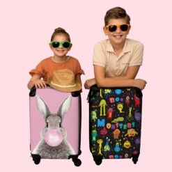 NoBoringSuitcases.com® Koffer - Monster - Kleuren - Kinderen - Ruimte - Past Binnen 55x40x20 Cm En 55x35x25 Cm - Handbagage - Trolley - Fotokoffer - Cabin Size - Print -Reizen Verkoopwinkel 1200x1200 99